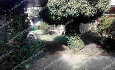 Vendo amplia casa comercial en Las Condes.