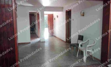 Vendo amplia casa comercial en Las Condes.