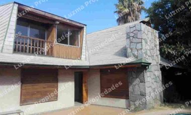 Vendo amplia casa comercial en Las Condes.