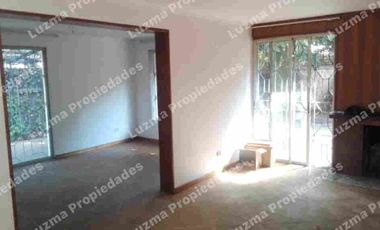 Vendo amplia casa comercial en Las Condes.