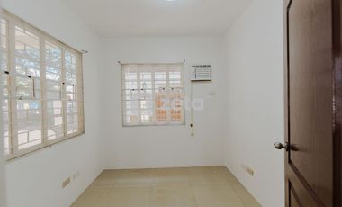 Ventura House for Rent fronting Open Space