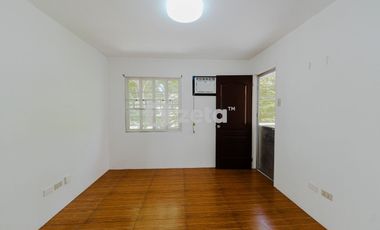 Ventura House for Rent fronting Open Space