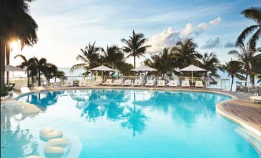 Three Bedrooms Beach Condo in Movinpick Resort & Towers