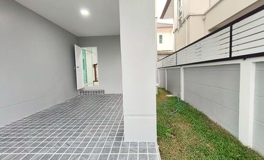 บ้านแฝดลำลูกกา ถนนไสวประชาราษฎร์ ลำลูกกาคลองสี่ ปทุมธานี เขตติดต่อ กรุงเทพ ถนนกว้างมาก ม.เอสวิวล์ เนื้อที่ 38.5 ตรว นัดชมบ้านโทรเลย 081440----