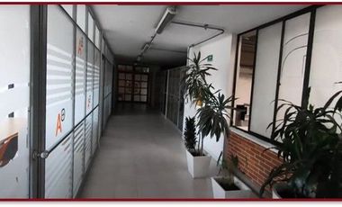 Excelente edificio multiuso en vía principal de Montevideo de 3.100 M2