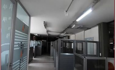 Excelente edificio multiuso en vía principal de Montevideo de 3.100 M2