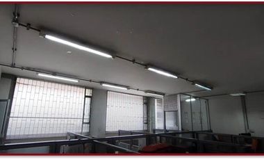 Excelente edificio multiuso en vía principal de Montevideo de 3.100 M2