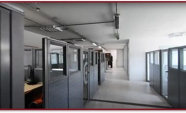 Excelente edificio multiuso en vía principal de Montevideo de 3.100 M2