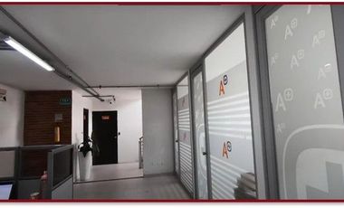 Excelente edificio multiuso en vía principal de Montevideo de 3.100 M2