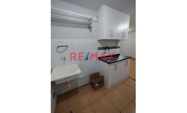 Alquiler De Departamento En Quinto Piso Con Ascensor//ID: 1150428