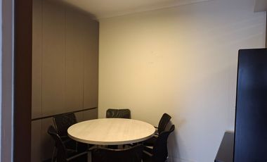 Acogedora oficina en centro de Santiago.