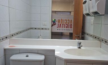 Acogedora oficina en centro de Santiago.