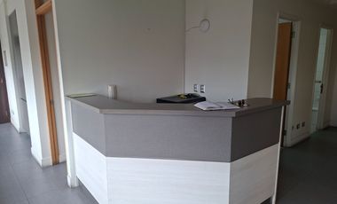 Acogedora oficina en centro de Santiago.