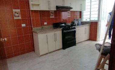 SE RENTA DEPARTAMENTO EN PLANTA BAJA EDIFICIO CON TERRAZA, COLONIA LAS BRISAS PUEBLA