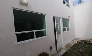 SE RENTA DEPARTAMENTO EN PLANTA BAJA EDIFICIO CON TERRAZA, COLONIA LAS BRISAS PUEBLA