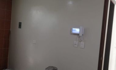 SE RENTA DEPARTAMENTO EN PLANTA BAJA EDIFICIO CON TERRAZA, COLONIA LAS BRISAS PUEBLA