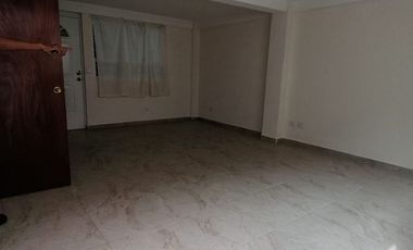SE RENTA DEPARTAMENTO EN PLANTA BAJA EDIFICIO CON TERRAZA, COLONIA LAS BRISAS PUEBLA