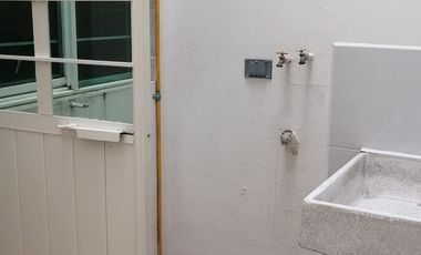 SE RENTA DEPARTAMENTO EN PLANTA BAJA EDIFICIO CON TERRAZA, COLONIA LAS BRISAS PUEBLA