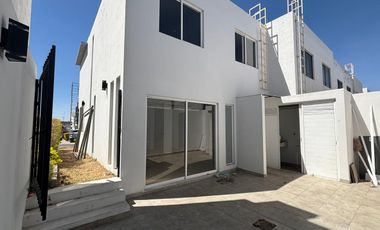 Altavista Zapopan Casa en Venta en Coto con Alberca