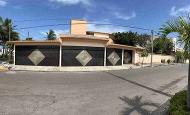 Costa de Oro Venta Residencia de un Nivel con Jardín muy amplio.