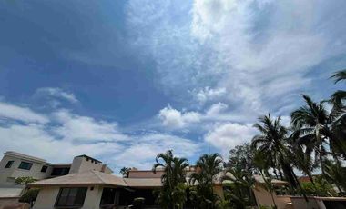 Costa de Oro Venta Residencia de un Nivel con Jardín muy amplio.