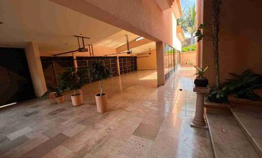 Costa de Oro Venta Residencia de un Nivel con Jardín muy amplio.