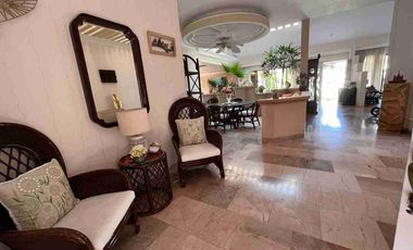 Costa de Oro Venta Residencia de un Nivel con Jardín muy amplio.