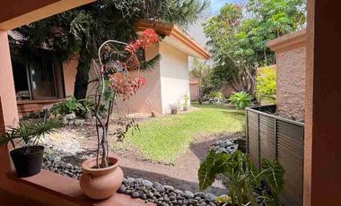 Costa de Oro Venta Residencia de un Nivel con Jardín muy amplio.