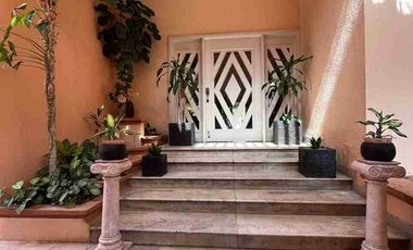 Costa de Oro Venta Residencia de un Nivel con Jardín muy amplio.