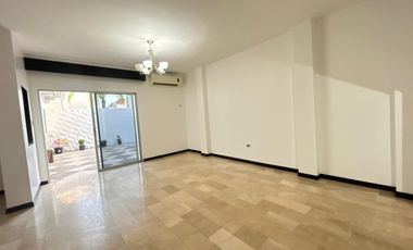 Casa en Alquiler en La Urbanización BeloHorizonte, 3 Habitaciones, 3 Baños, Patio, Parqueo, Vía a la Costa.