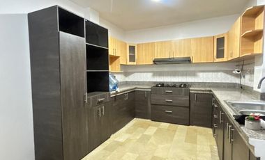 Casa en Alquiler en La Urbanización BeloHorizonte, 3 Habitaciones, 3 Baños, Patio, Parqueo, Vía a la Costa.