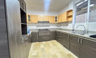 Casa en Alquiler en La Urbanización BeloHorizonte, 3 Habitaciones, 3 Baños, Patio, Parqueo, Vía a la Costa.