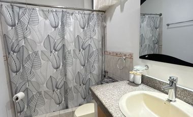 Casa en Alquiler en La Urbanización BeloHorizonte, 3 Habitaciones, 3 Baños, Patio, Parqueo, Vía a la Costa.