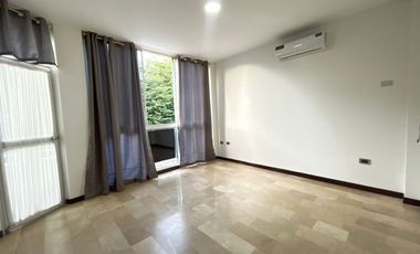 Casa en Alquiler en La Urbanización BeloHorizonte, 3 Habitaciones, 3 Baños, Patio, Parqueo, Vía a la Costa.
