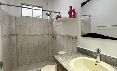 Casa en Alquiler en La Urbanización BeloHorizonte, 3 Habitaciones, 3 Baños, Patio, Parqueo, Vía a la Costa.