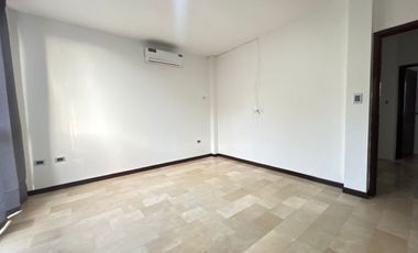 Casa en Alquiler en La Urbanización BeloHorizonte, 3 Habitaciones, 3 Baños, Patio, Parqueo, Vía a la Costa.