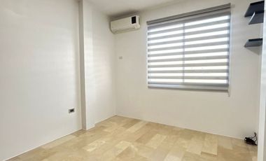 Casa en Alquiler en La Urbanización BeloHorizonte, 3 Habitaciones, 3 Baños, Patio, Parqueo, Vía a la Costa.