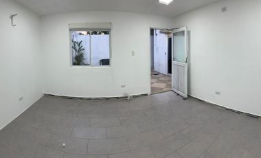 Casa en Alquiler en La Urbanización BeloHorizonte, 3 Habitaciones, 3 Baños, Patio, Parqueo, Vía a la Costa.