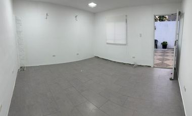 Casa en Alquiler en La Urbanización BeloHorizonte, 3 Habitaciones, 3 Baños, Patio, Parqueo, Vía a la Costa.