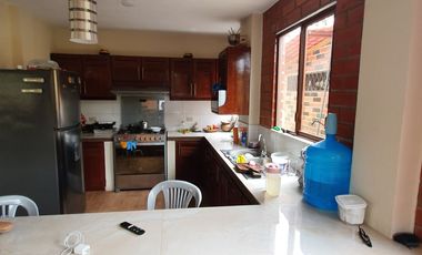 Linda Casa de 180 m² + 1.800 m Terreno en P. Vicente Maldonado - Urbanización.