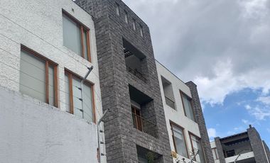Venta Departamento Cumbaya 2 dormitorios sector Colegio  Menor