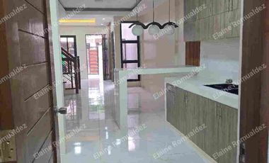 Kingsville Twnhse Infront of SM Masinag/ LRT 2