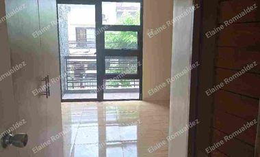 Kingsville Twnhse Infront of SM Masinag/ LRT 2