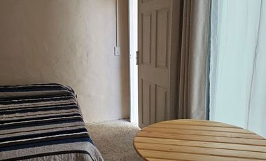 Se renta Habitación (Cuarto - Recamara) en  Casa del Centro Histórico; todos Los Servicios Incluidos