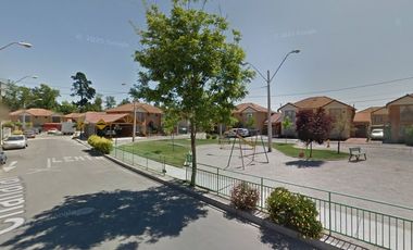 VENDO CASA EN CONDOMINIO EN MAIPU