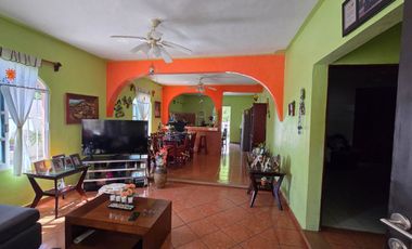 En ESQUINA SE VENDE CASA, COL. EJIDAL DE PLAYA DEL CARMEN, Q. ROO, A 8 MINUTOS DE LA PLAYA