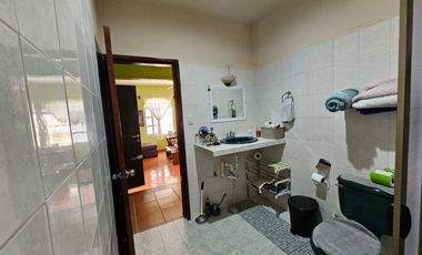 En ESQUINA SE VENDE CASA, COL. EJIDAL DE PLAYA DEL CARMEN, Q. ROO, A 8 MINUTOS DE LA PLAYA