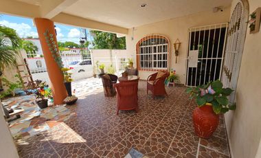 En ESQUINA SE VENDE CASA, COL. EJIDAL DE PLAYA DEL CARMEN, Q. ROO, A 8 MINUTOS DE LA PLAYA