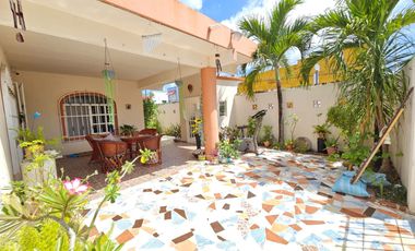 En ESQUINA SE VENDE CASA, COL. EJIDAL DE PLAYA DEL CARMEN, Q. ROO, A 8 MINUTOS DE LA PLAYA