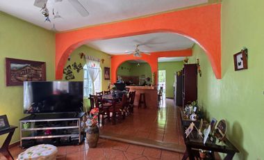 En ESQUINA SE VENDE CASA, COL. EJIDAL DE PLAYA DEL CARMEN, Q. ROO, A 8 MINUTOS DE LA PLAYA